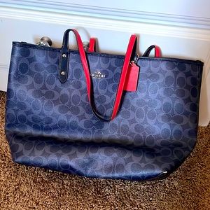 Authentic Coach Purse. Purse is reversible.